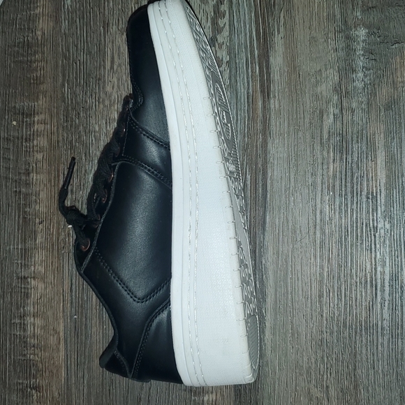 Shoes - Picture 3 of 3